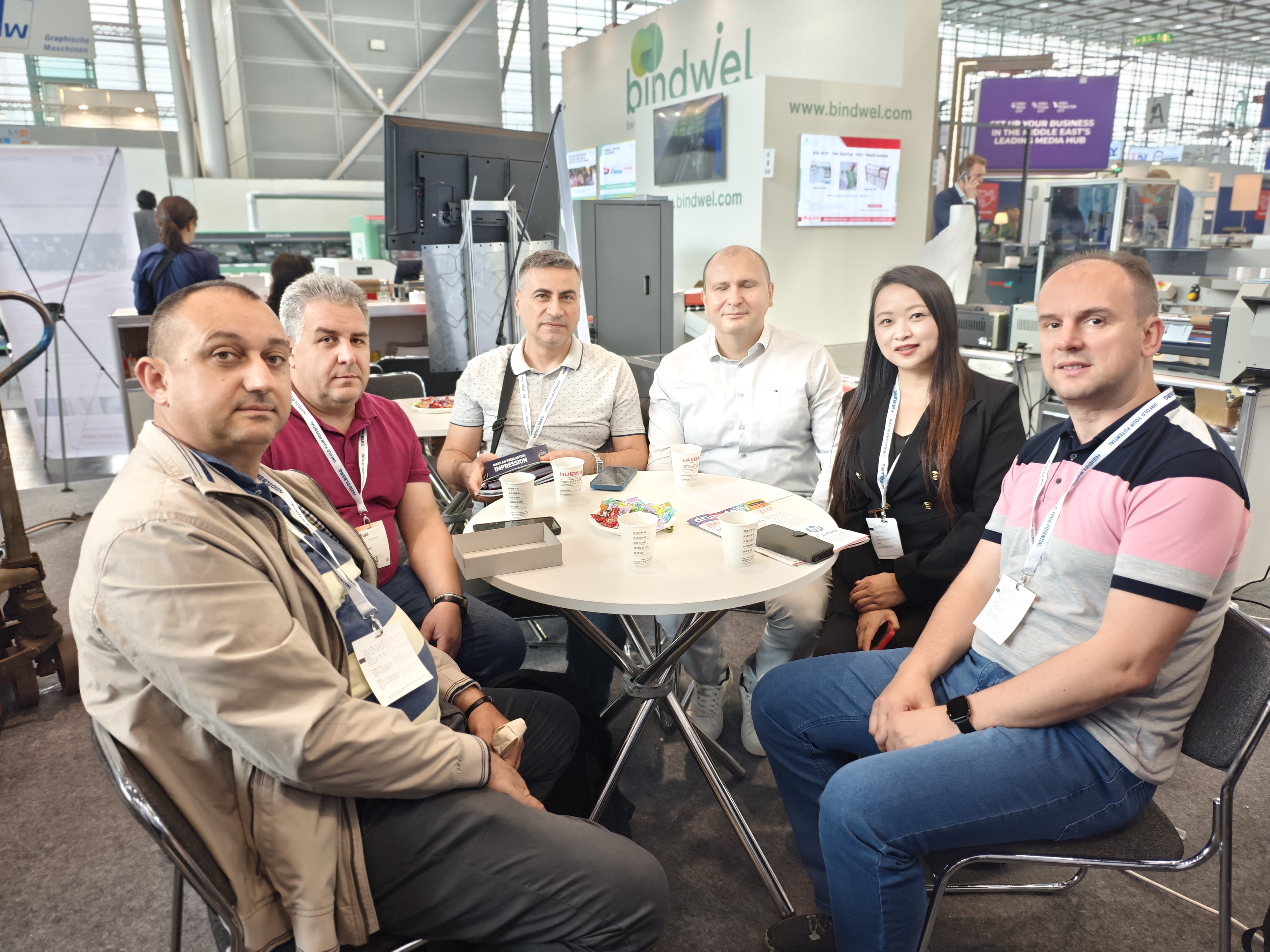 Dongguan Pinchuang y sus clientes en Drupa 2024 - 1